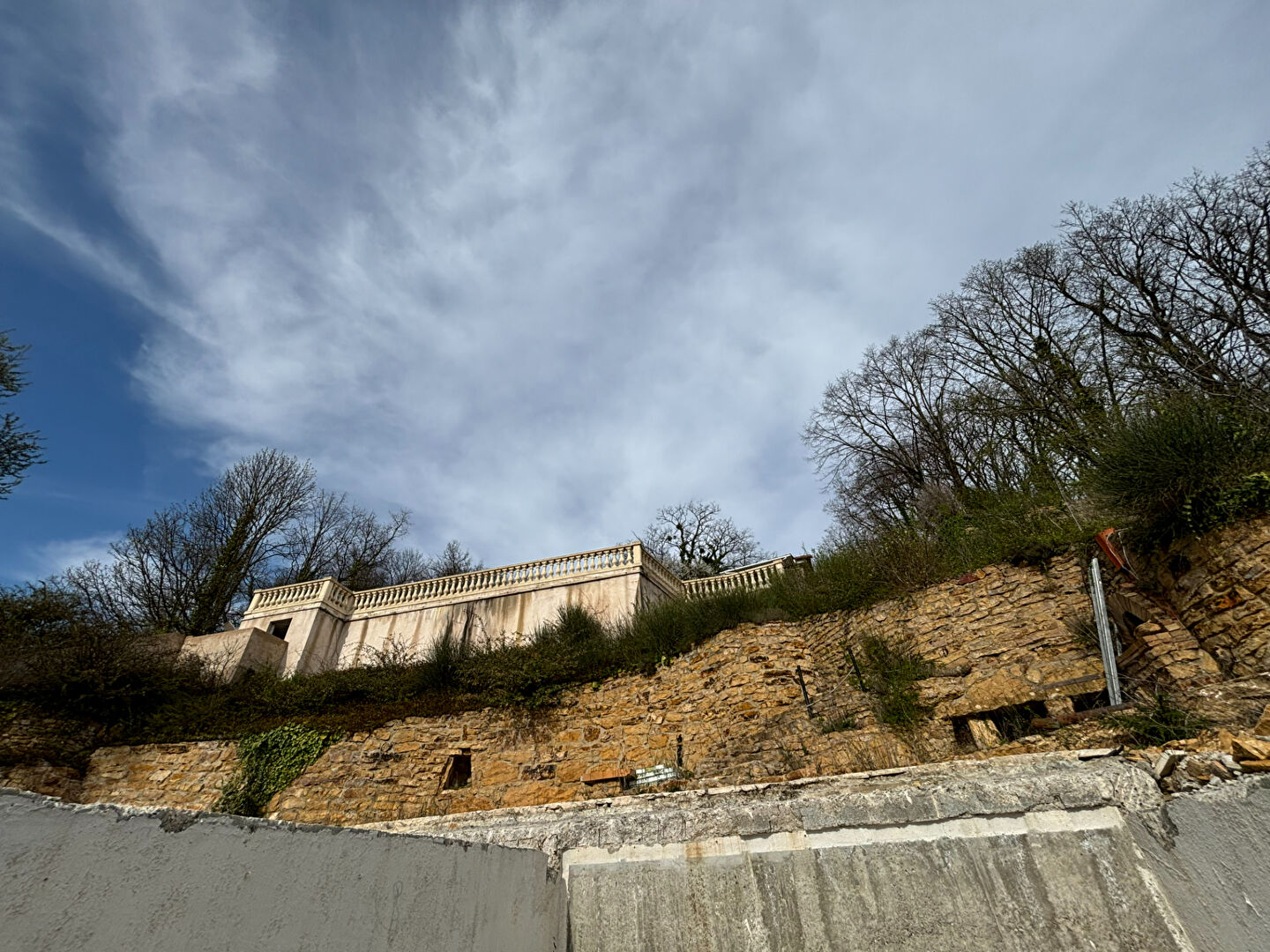 Terrain d'exception ! Vue dominante sur Lyon et les Monts d'Or ! 3 850 m²