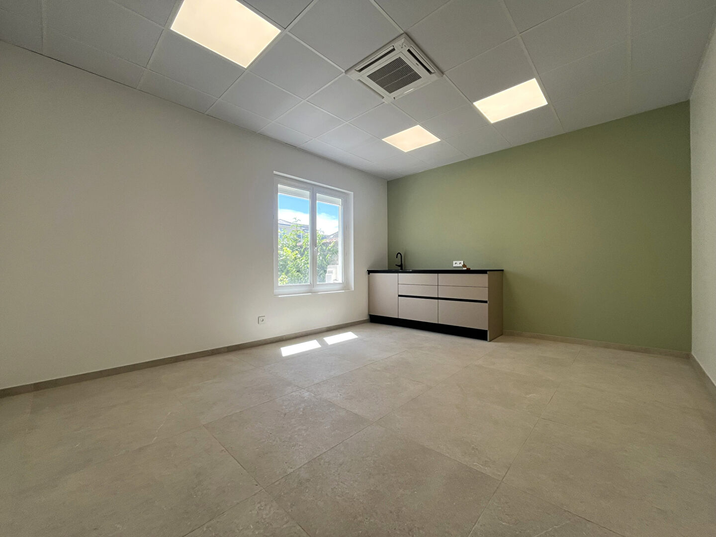 À louer , Bureau indépendant au sein d'un espace professionnel moderne à Paray-le-Monial