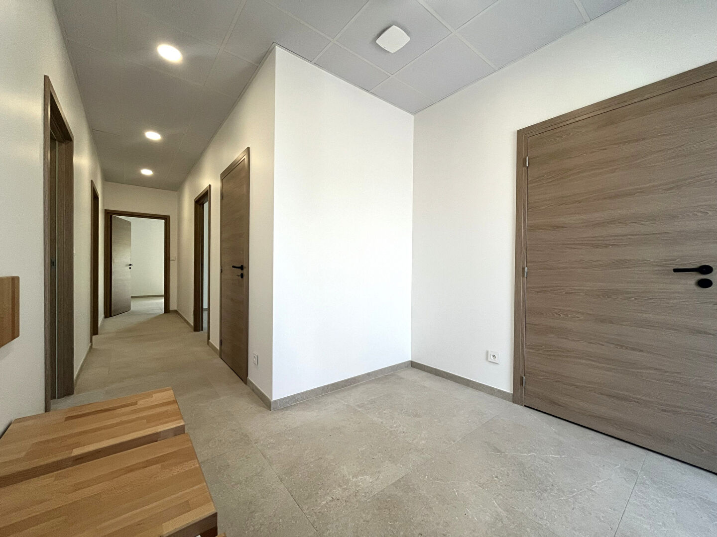 À louer , Bureau indépendant au sein d'un espace professionnel moderne à Paray-le-Monial