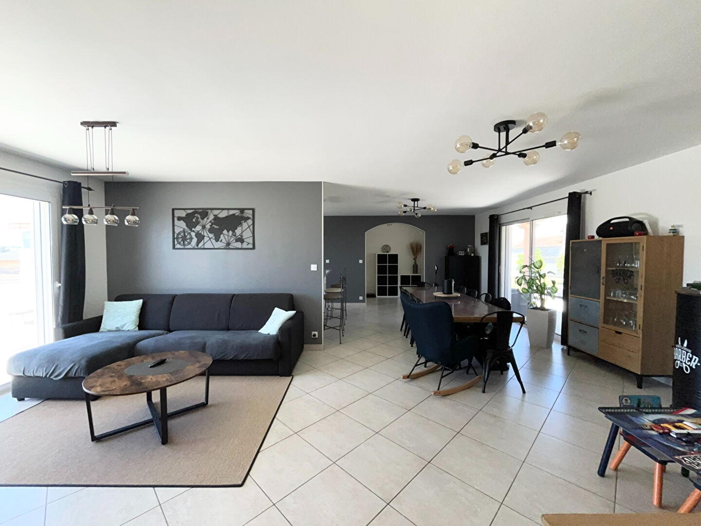 Belle maison de plain-pied avec piscine