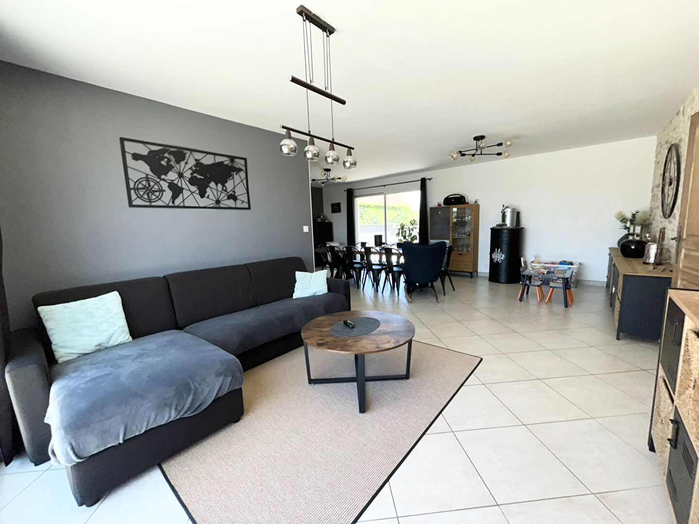 Belle maison de plain-pied avec piscine