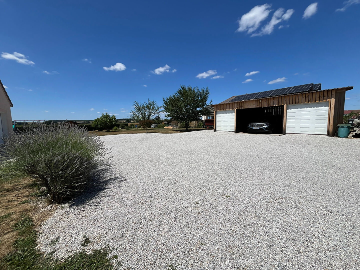 Belle maison de plain-pied avec piscine