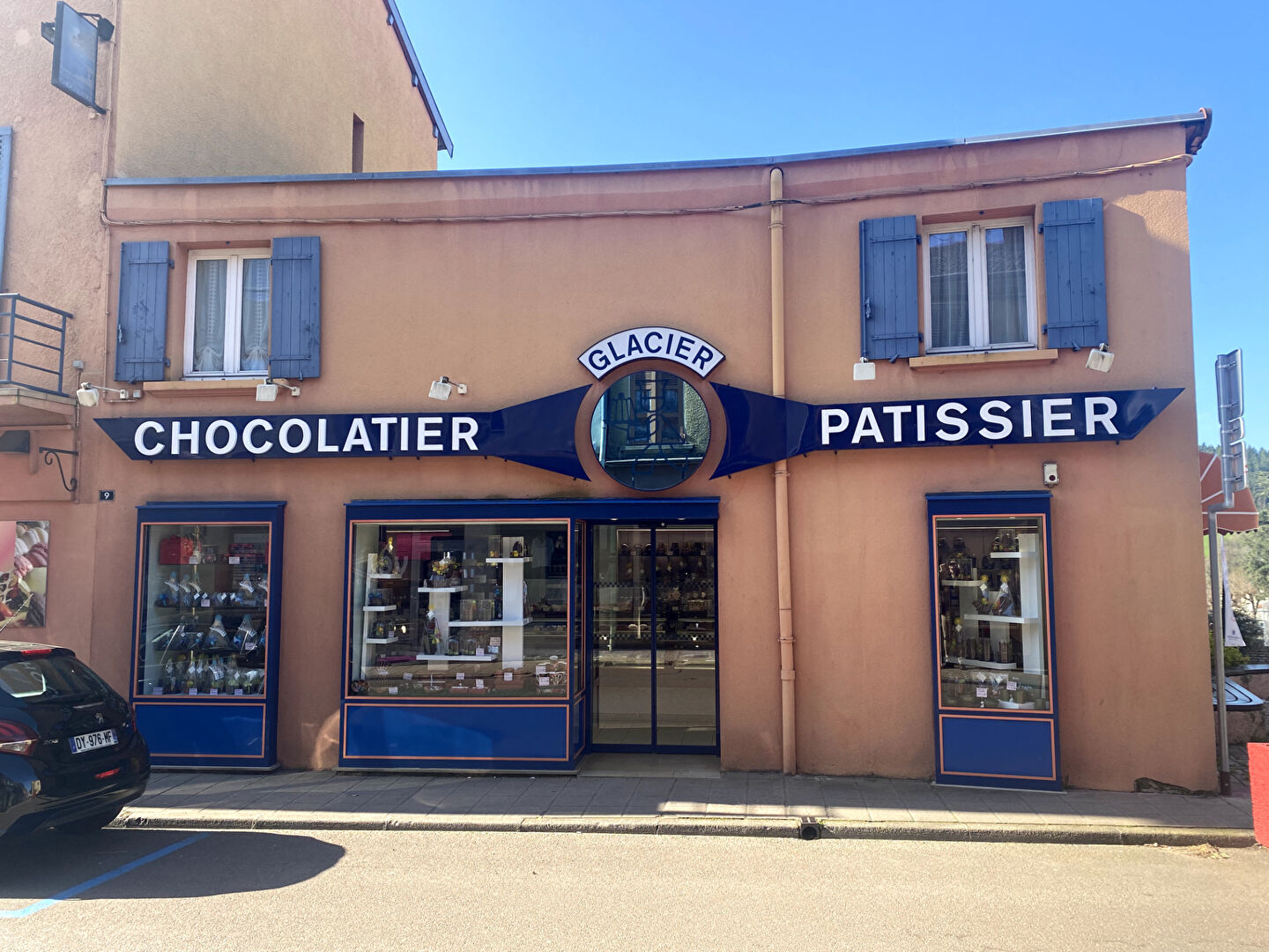 EXCLUSIVITE - CHOCOLATIER PATISSIER SANDWICHERIE- AU COEUR DE LA BOURGOGNE DU SUD-