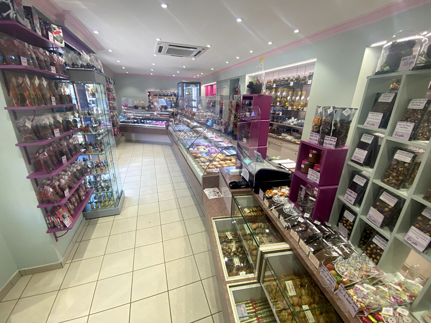 EXCLUSIVITE - CHOCOLATIER PATISSIER SANDWICHERIE- AU COEUR DE LA BOURGOGNE DU SUD-