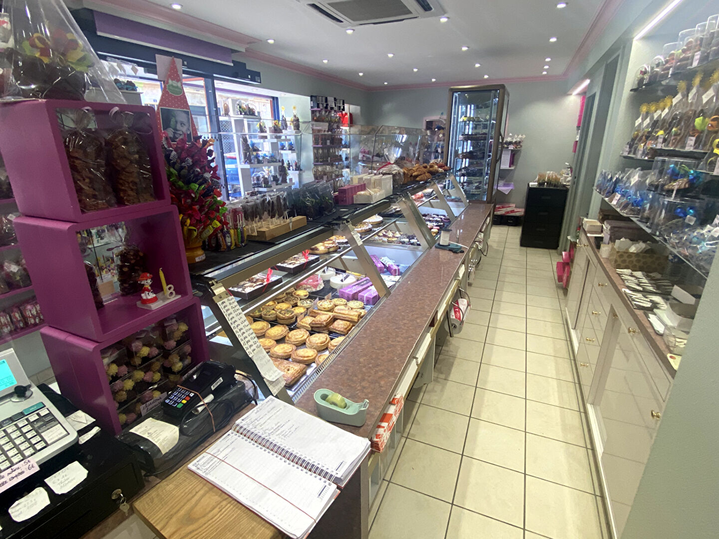 EXCLUSIVITE - CHOCOLATIER PATISSIER SANDWICHERIE- AU COEUR DE LA BOURGOGNE DU SUD- 