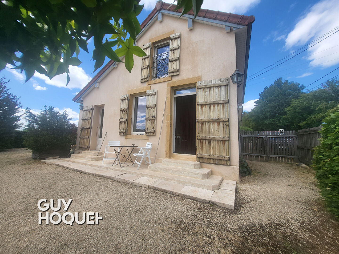 Charmante maison de caractère avec terrain paysagé et dépendances 119 m² habitables sur 1416m² de terrain