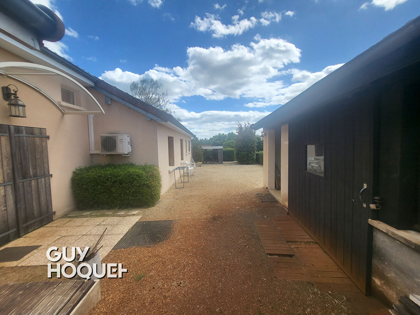 Charmante maison de caractère avec terrain paysagé et dépendances 119 m² habitables sur 1416m² de terrain