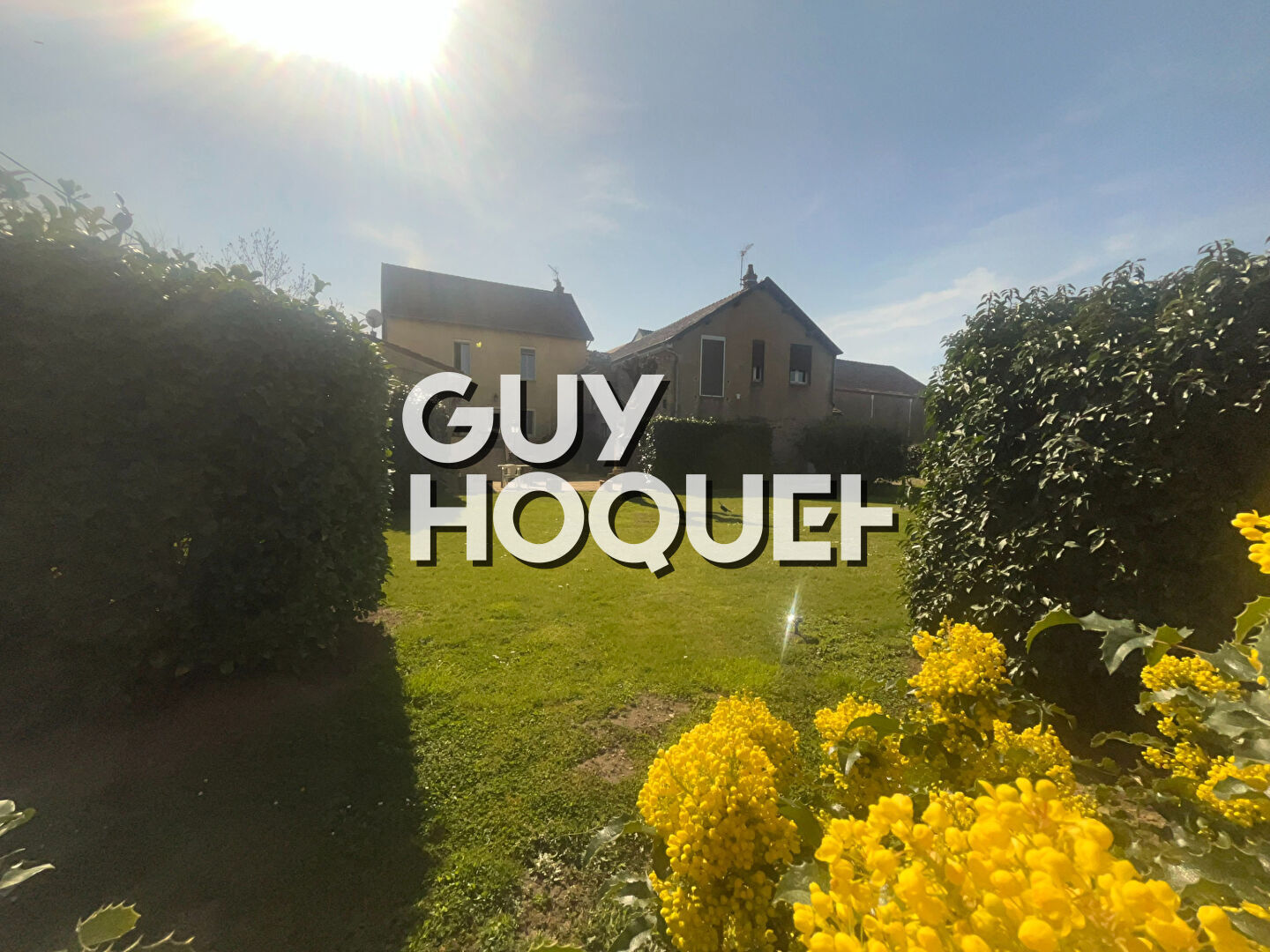 Grande bâtisse de caractère avec jardin, garages et fort potentiel à Toulon Sur Arroux