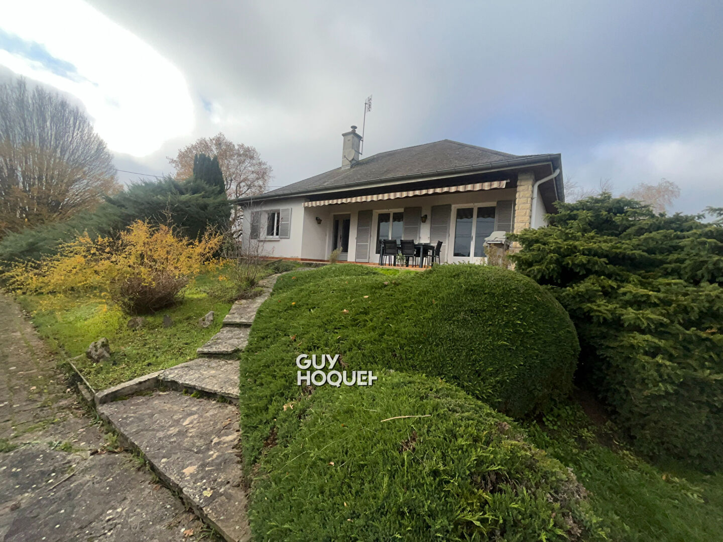 Maison surélevée avec sous-sol complet à Paray-le-Monial