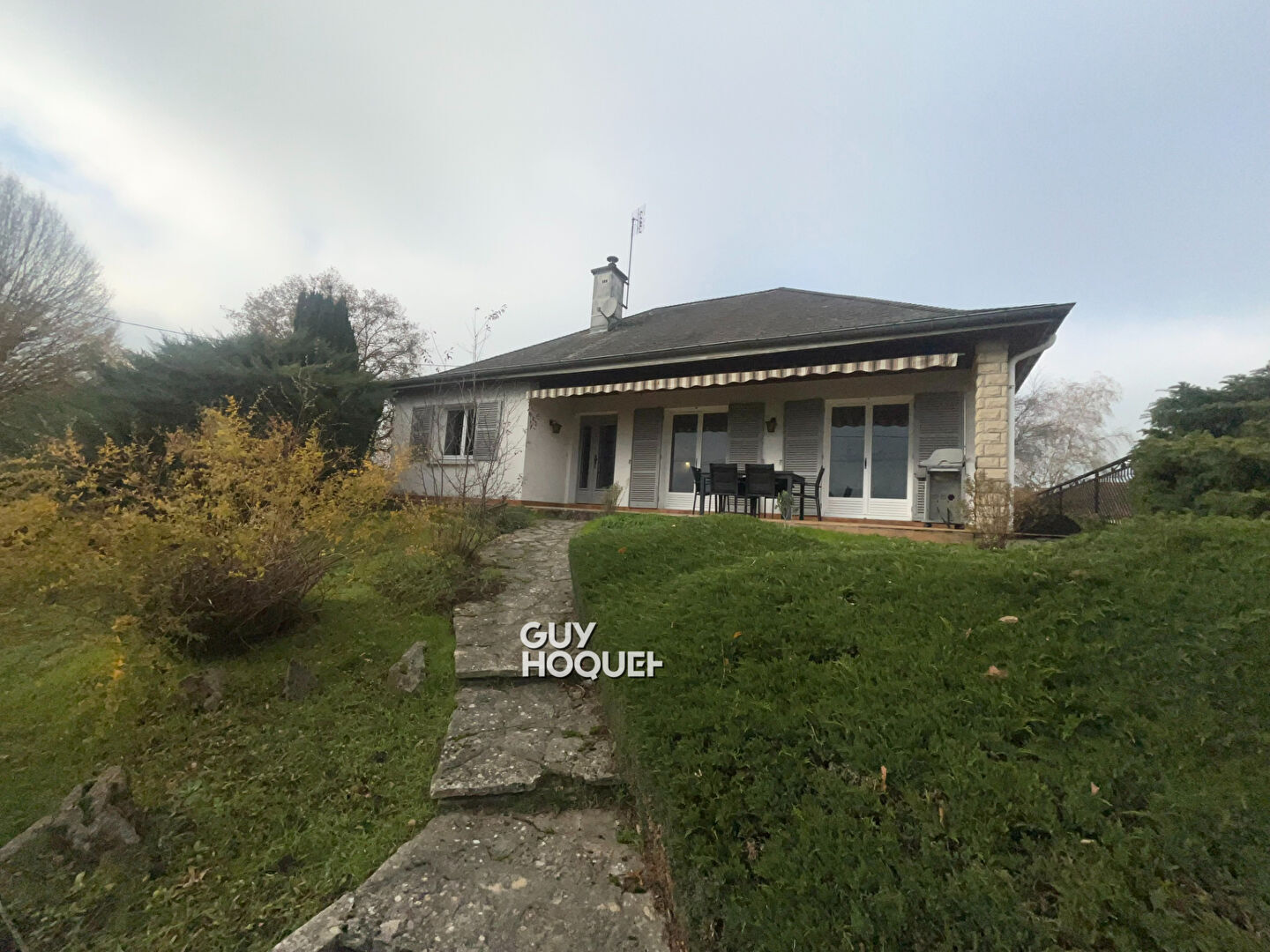 Maison surélevée avec sous-sol complet à Paray-le-Monial