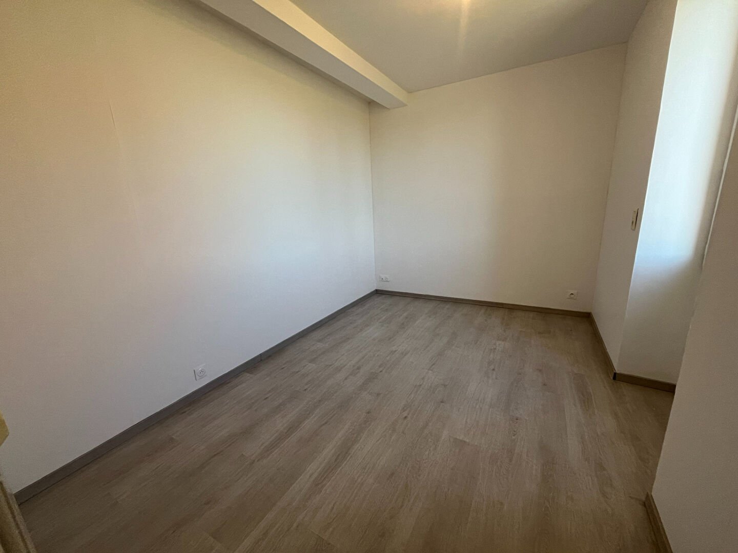 Maison à louer avec dépendances à VITRY EN CHAROLLAIS !