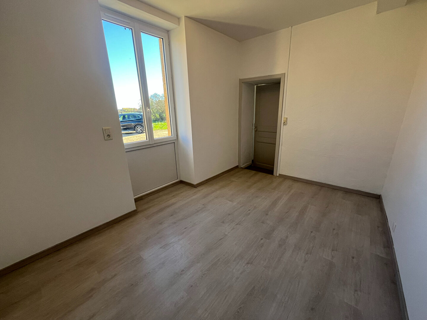 Maison à louer avec dépendances à VITRY EN CHAROLLAIS !