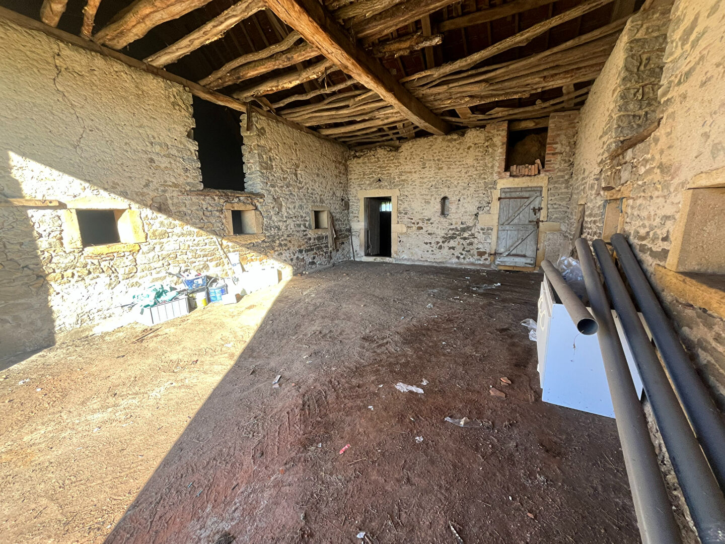 Maison à louer avec dépendances à VITRY EN CHAROLLAIS !