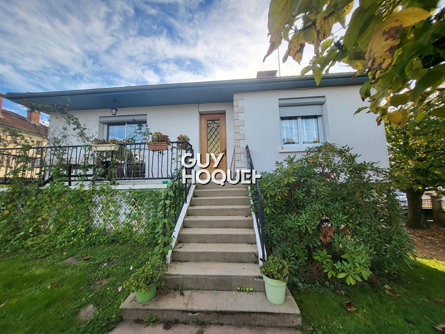 Maison surélevée des années 60 . Quartier calme de Paray-le-Monial