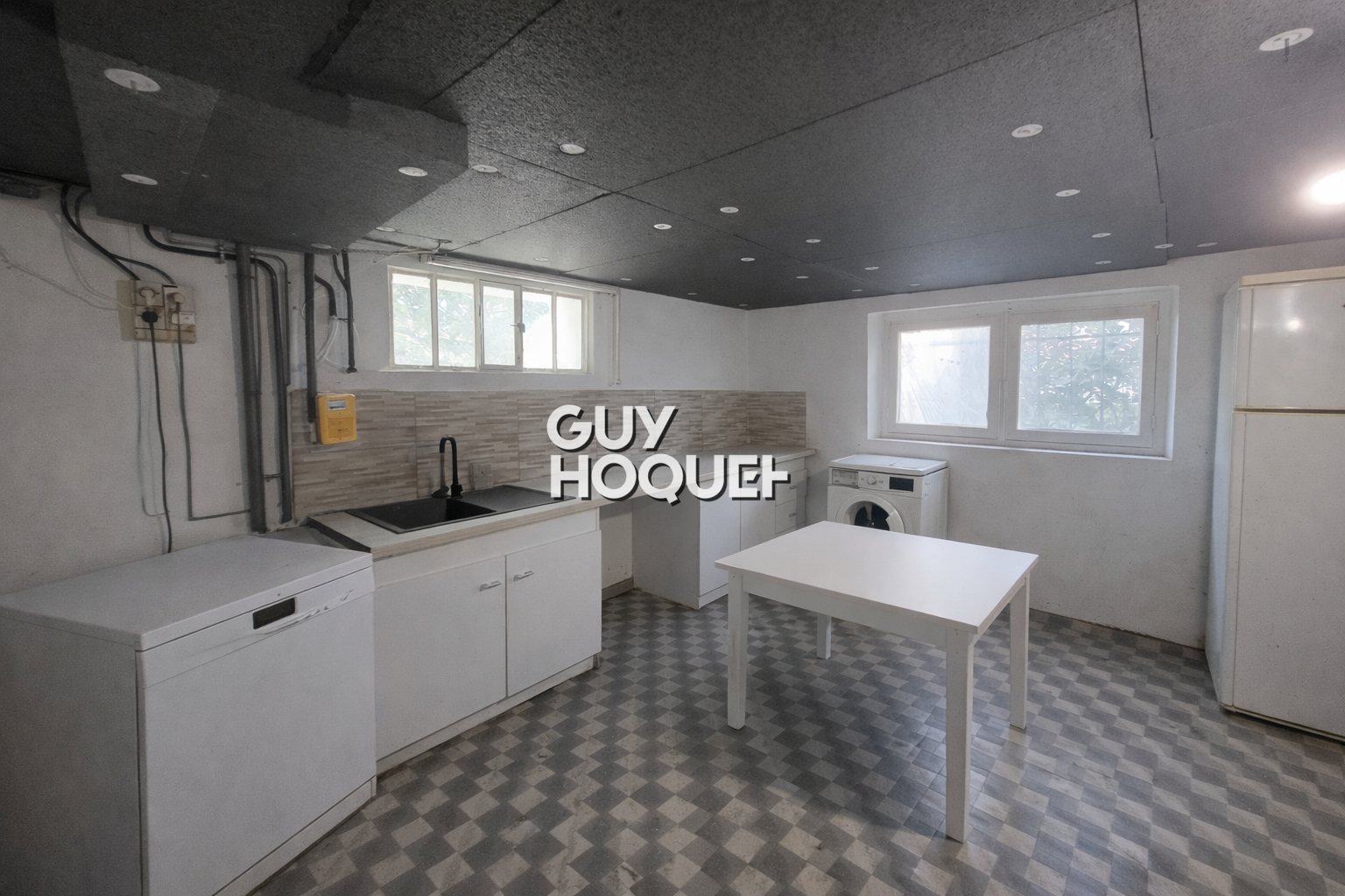 Maison surélevée des années 60 . Quartier calme de Paray-le-Monial