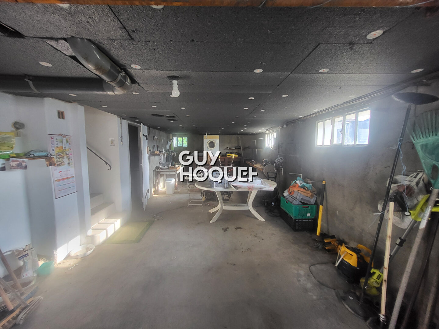 Maison surélevée des années 60 . Quartier calme de Paray-le-Monial