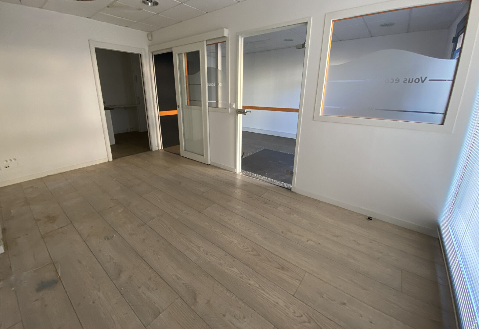 À louer ! Local professionnel / commercial avec vitrine sur rue à PARAY-LE-MONIAL