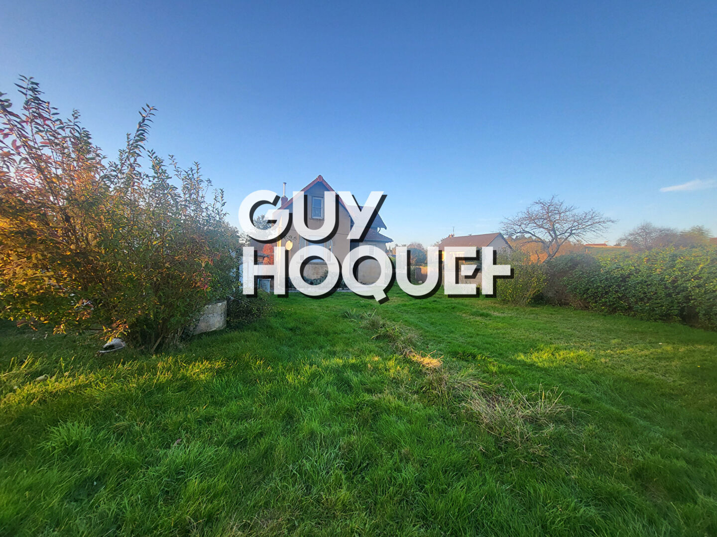 À louer : Charmante maison des années 30 alliant authenticité et confort moderne, située dans un environnement paisible à Varenne-Saint-Germain.