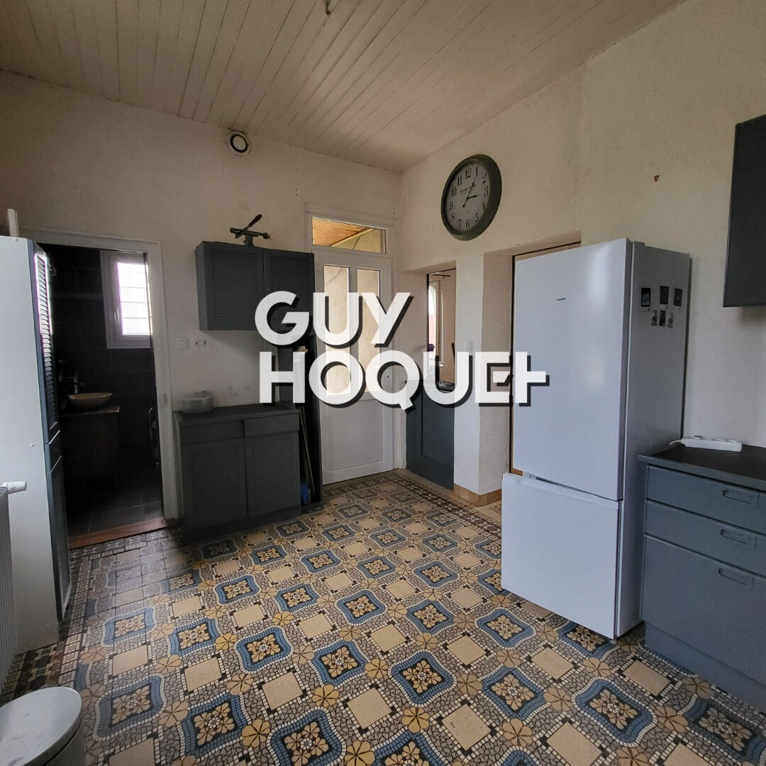 À louer : Charmante maison des années 30 alliant authenticité et confort moderne, située dans un environnement paisible à Varenne-Saint-Germain.