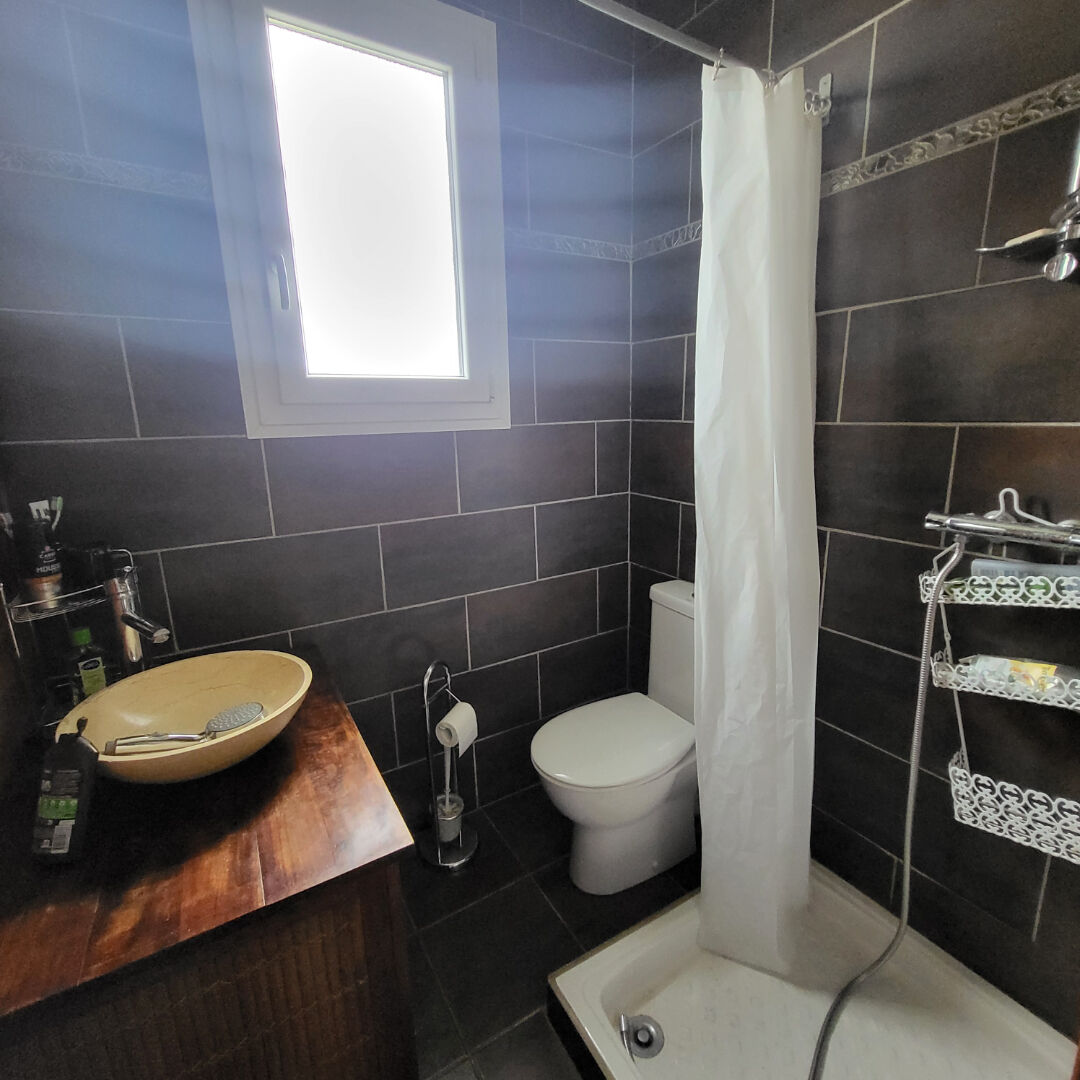 À louer : Charmante maison des années 30 alliant authenticité et confort moderne, située dans un environnement paisible à Varenne-Saint-Germain.