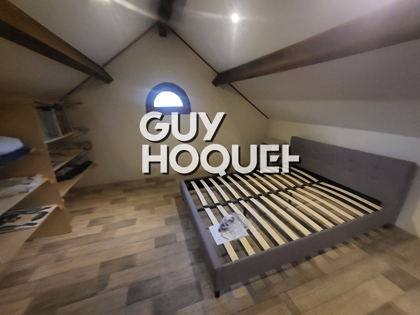 À louer : Charmante maison des années 30 alliant authenticité et confort moderne, située dans un environnement paisible à Varenne-Saint-Germain.