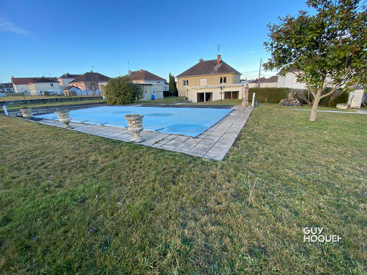 Maison avec sous-sol aménagé, piscine et dépendances à PARAY-LE-MONIAL !!!