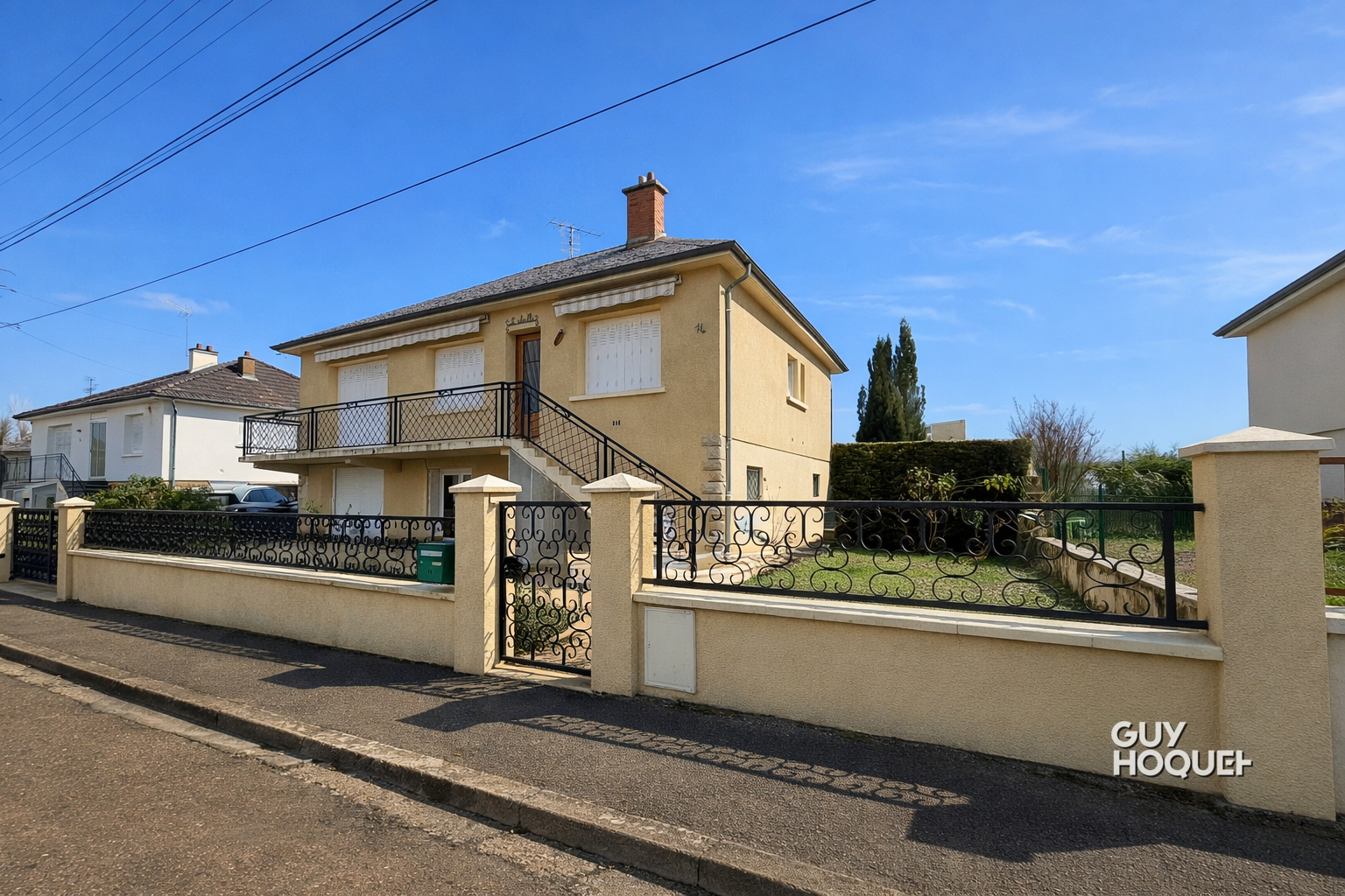 Maison avec sous-sol aménagé, piscine et dépendances à PARAY-LE-MONIAL !!!