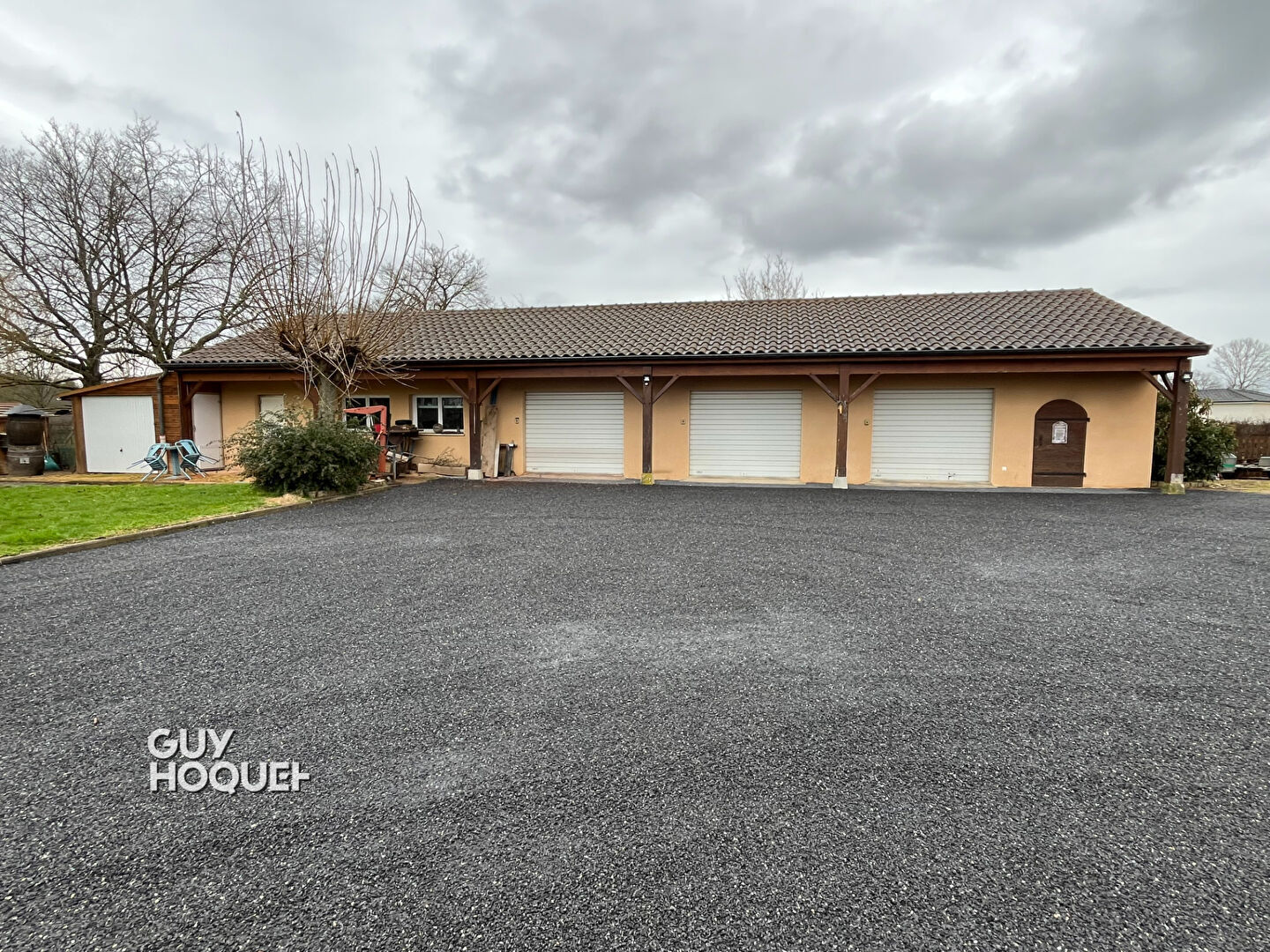 Maison plain pied avec piscine, dépendances et étang - Proche Paray-le-Monial !