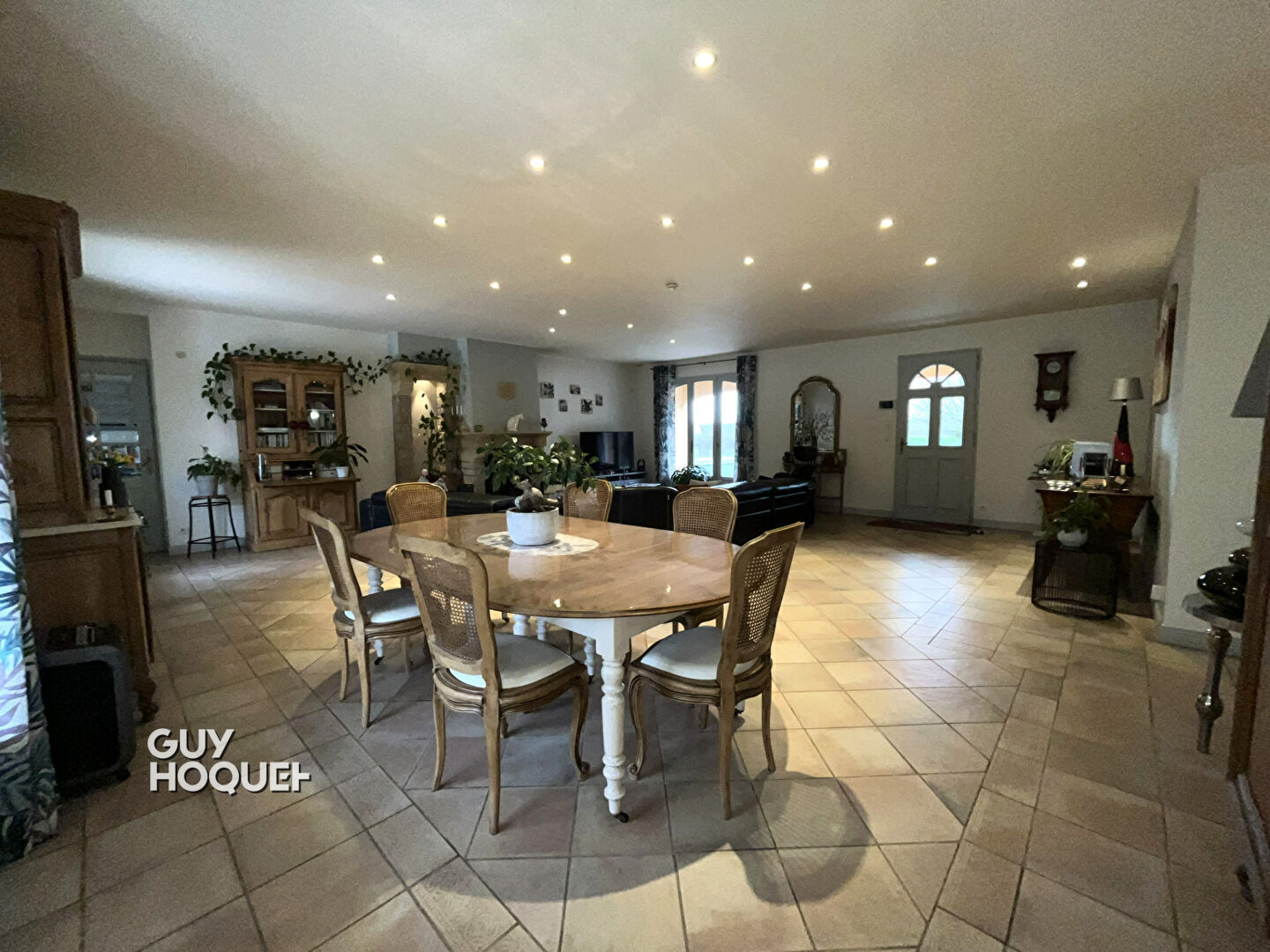 Maison plain pied avec piscine, dépendances et étang - Proche Paray-le-Monial !