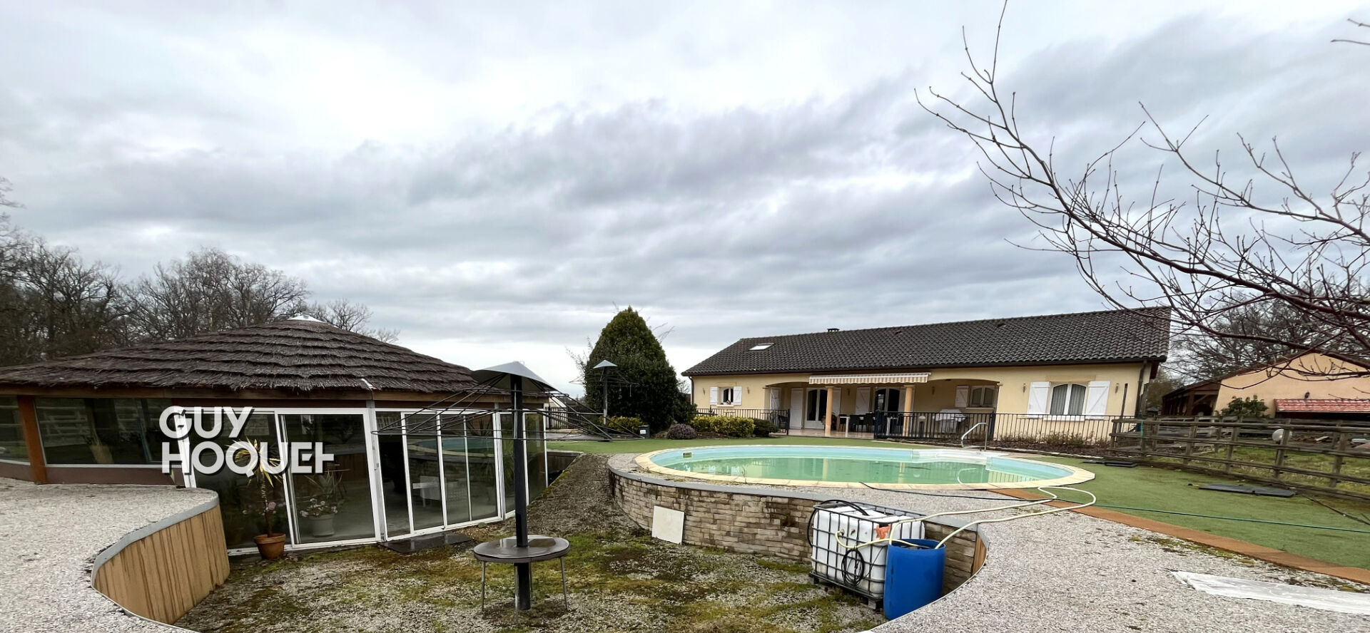 Maison plain pied avec piscine, dépendances et étang - Proche Paray-le-Monial !