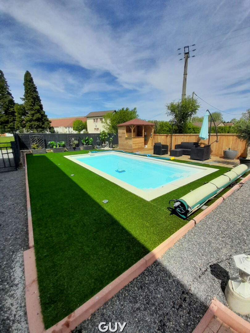 Palinges : belle maison avec piscine et terrasse arborée