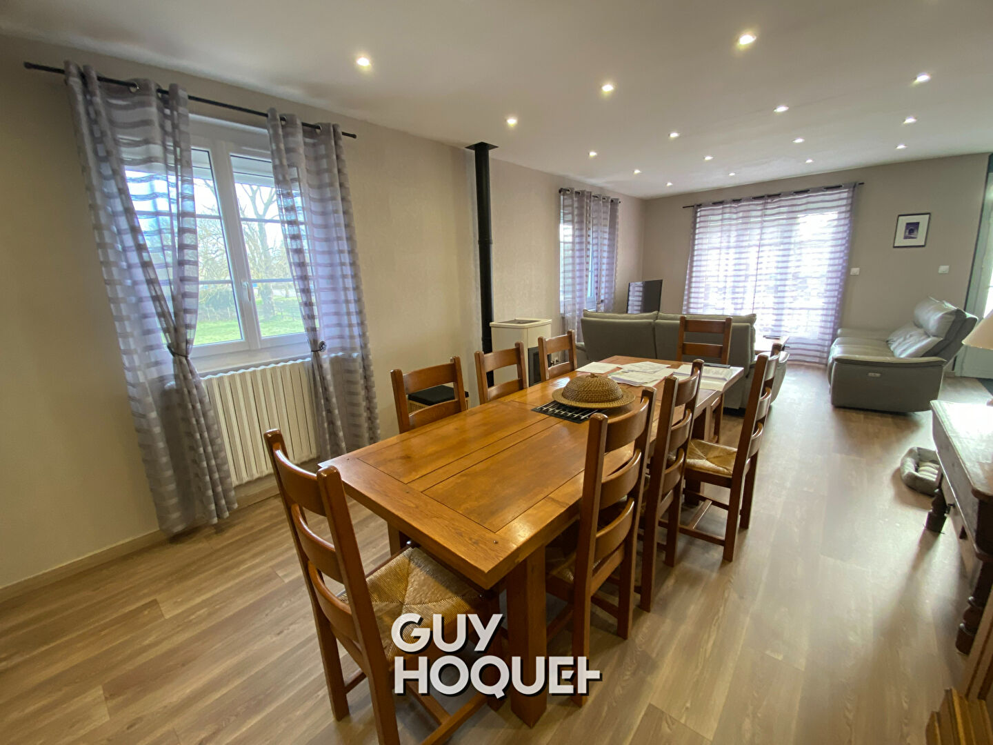 Palinges : belle maison avec piscine et terrasse arborée