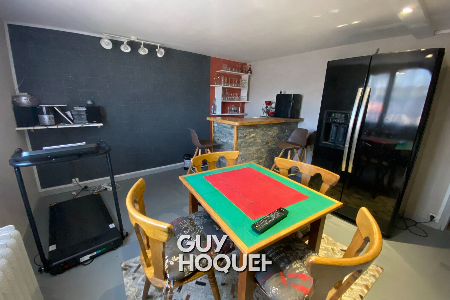 Palinges : belle maison avec piscine et terrasse arborée