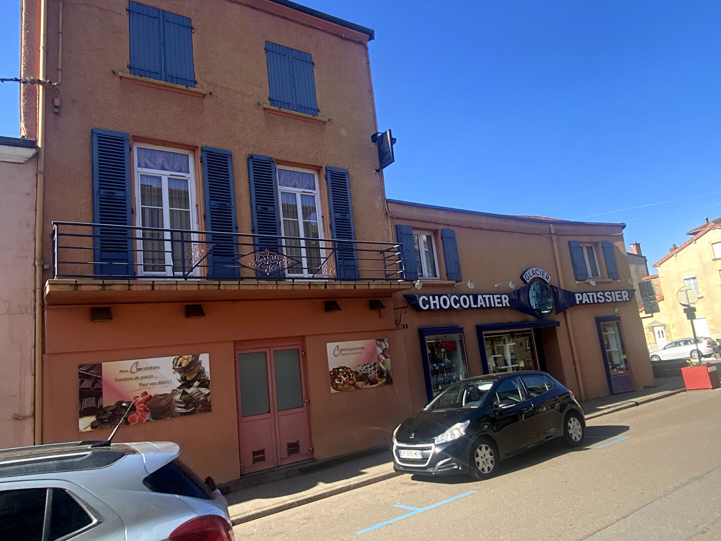 Immeuble plein centre de Chauffailles - usage commerce et habitation-250 m2