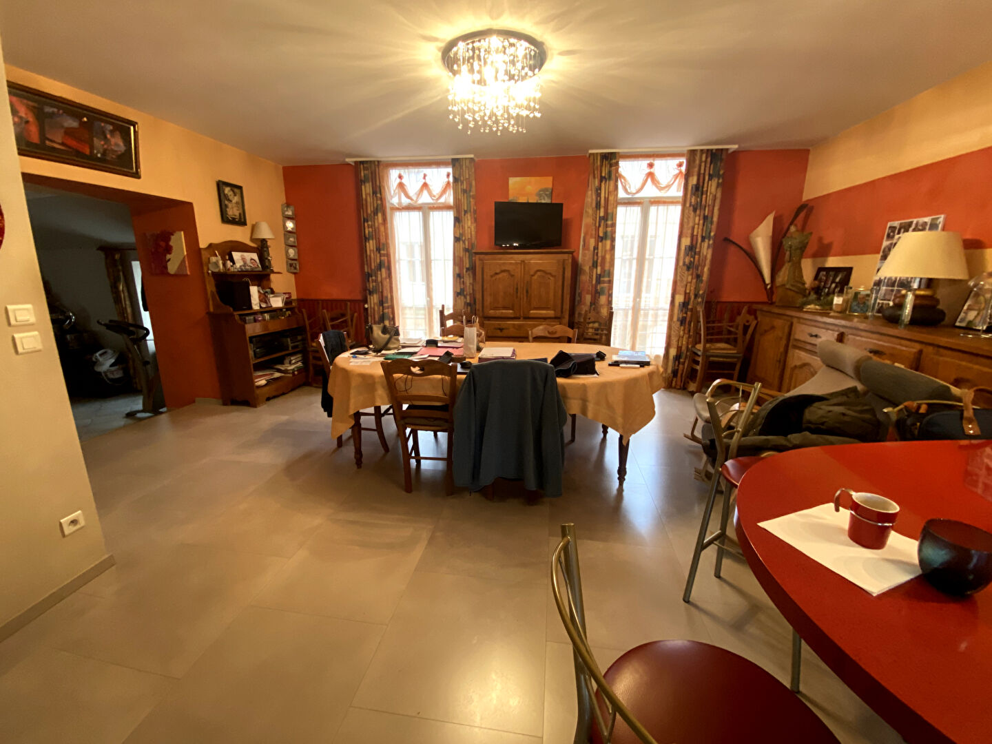 Immeuble plein centre de Chauffailles - usage commerce et habitation-250 m2