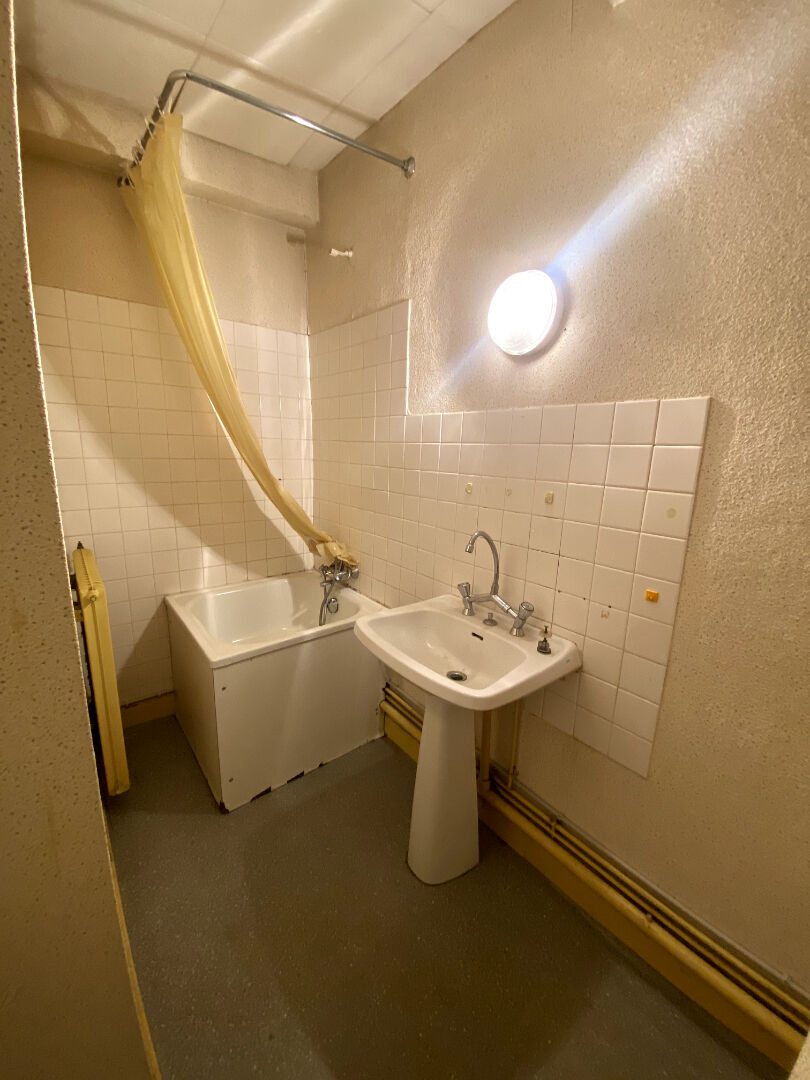 Chauffailles centre , Maison 120 m2 à rénover + terrain constructible