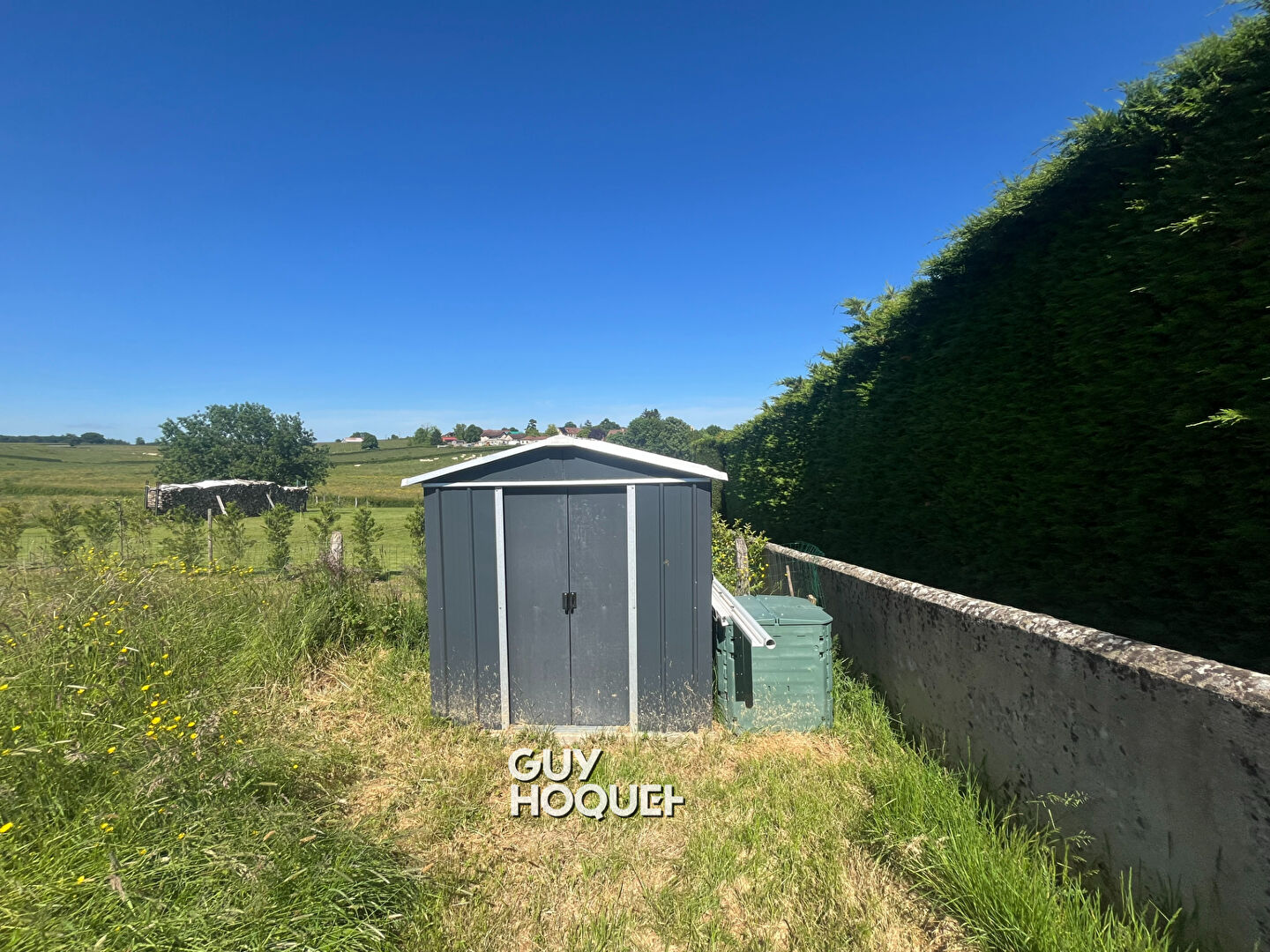 TERRAIN À BÂTIR 1 864 m² ! VUE DÉGAGÉE + BUNGALOW AMENAGÉ