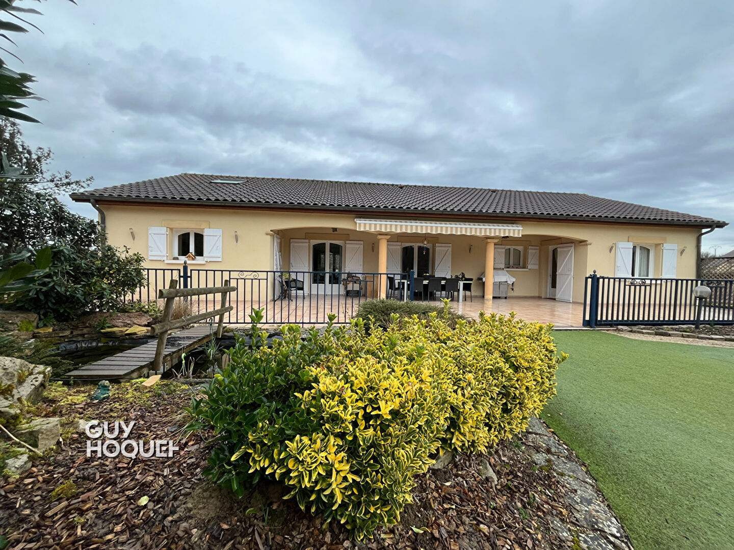 Maison plain pied avec piscine, dépendances et étang - Proche Paray-le-Monial !