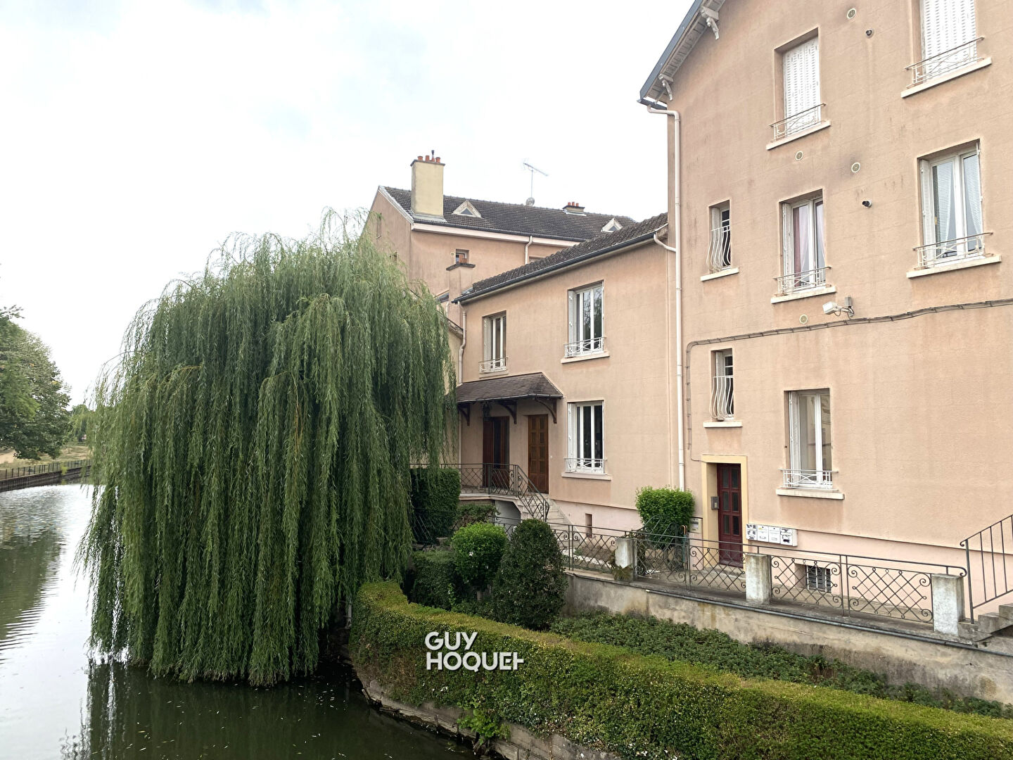 RARE À PARAY-LE-MONIAL ! VUE EXCEPTIONNELLE SUR LA BASILIQUE !