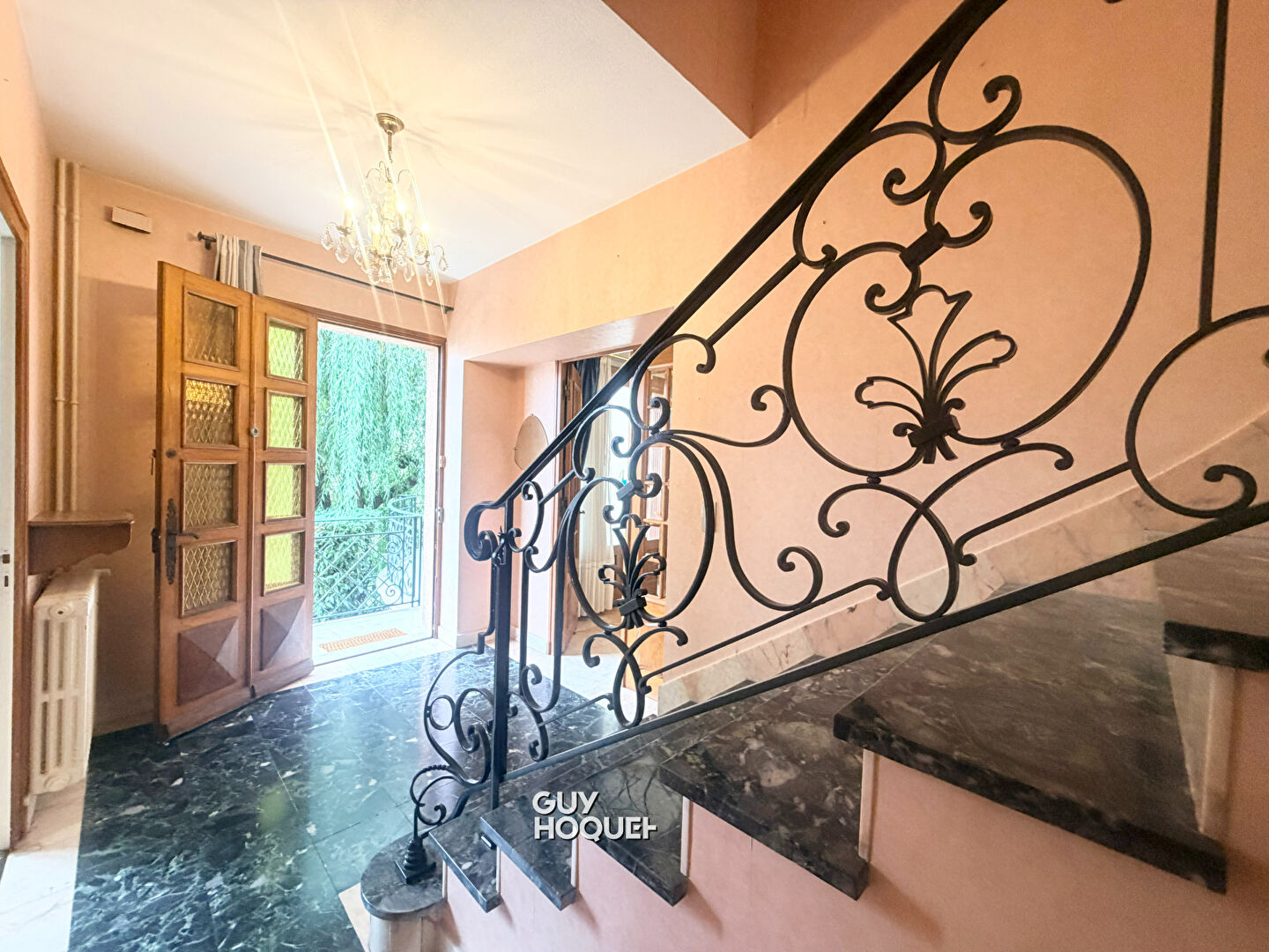 RARE À PARAY-LE-MONIAL ! VUE EXCEPTIONNELLE SUR LA BASILIQUE !