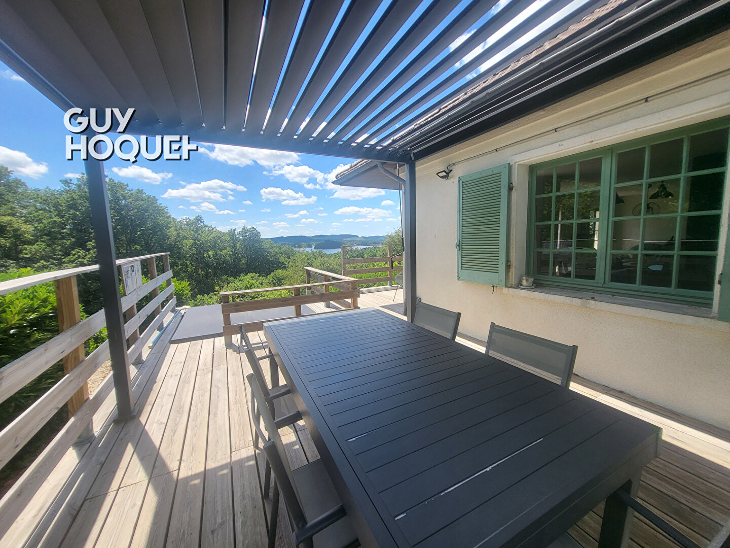 Maison de plain-pied avec piscine, jacuzzi et vue exceptionnelle sur le Lac des Settons