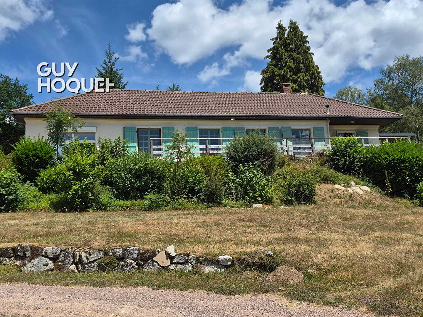 Maison de plain-pied avec piscine, jacuzzi et vue exceptionnelle sur le Lac des Settons