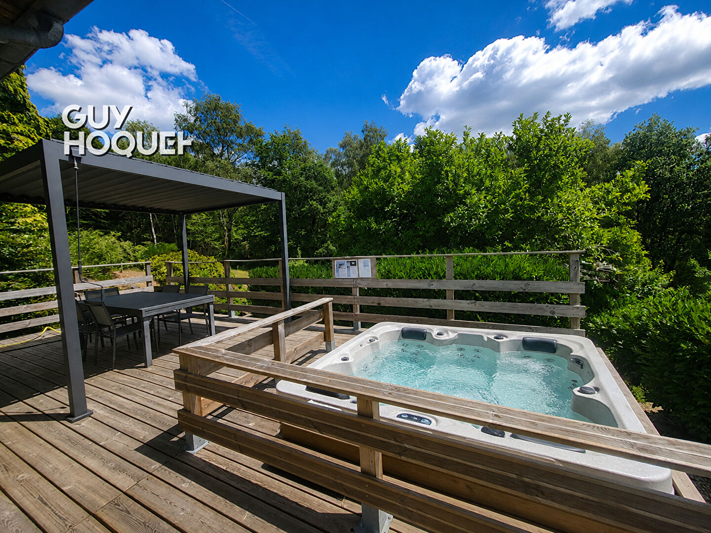Maison de plain-pied avec piscine, jacuzzi et vue exceptionnelle sur le Lac des Settons