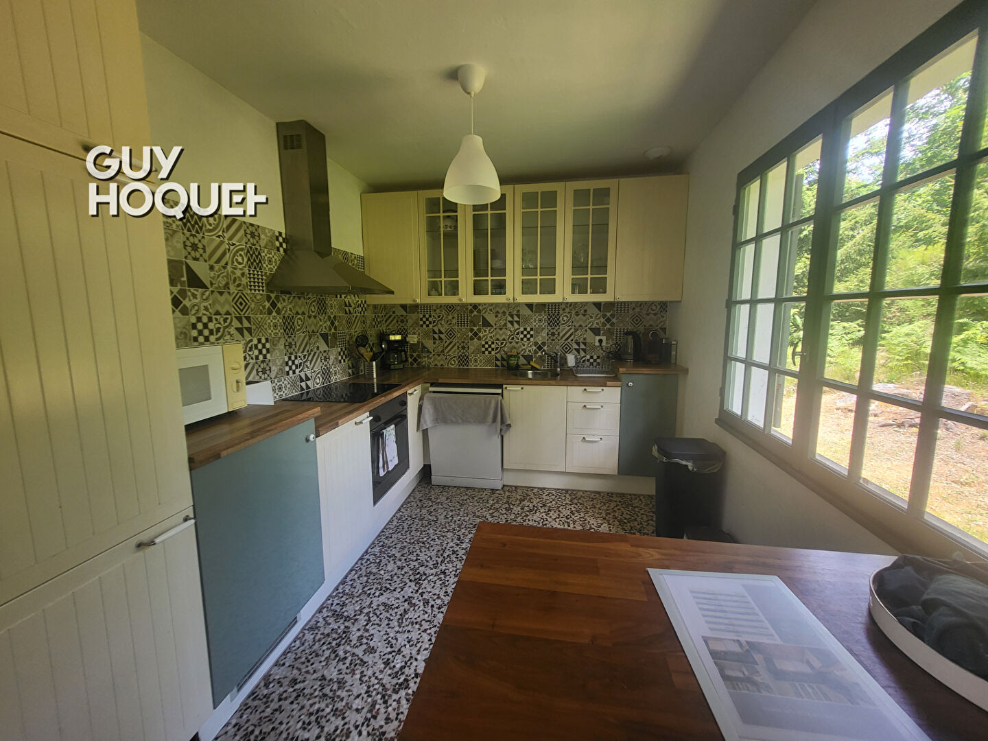 Maison de plain-pied avec piscine, jacuzzi et vue exceptionnelle sur le Lac des Settons
