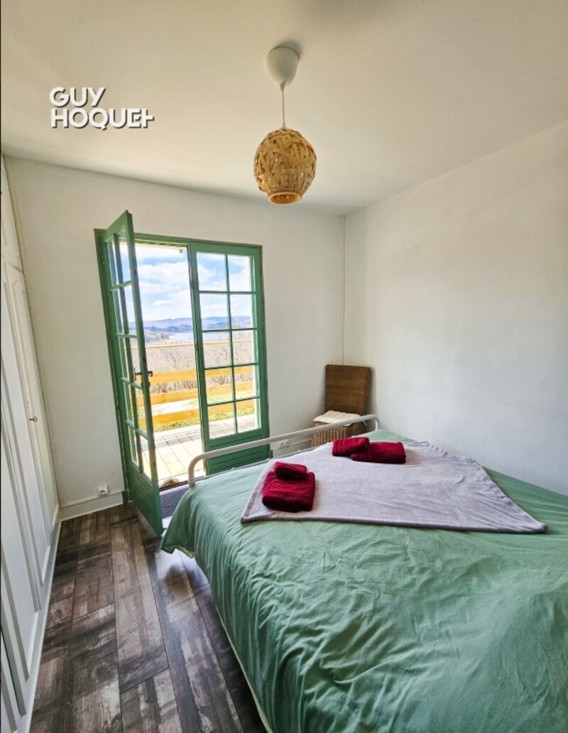 Maison de plain-pied avec piscine, jacuzzi et vue exceptionnelle sur le Lac des Settons