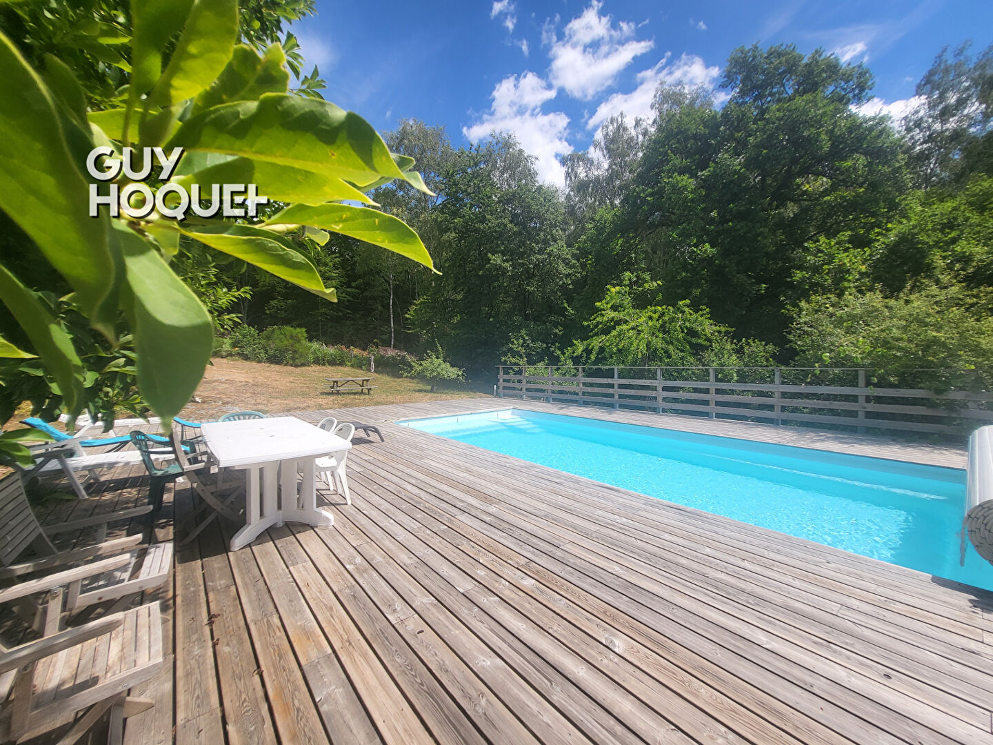 Maison de plain-pied avec piscine, jacuzzi et vue exceptionnelle sur le Lac des Settons