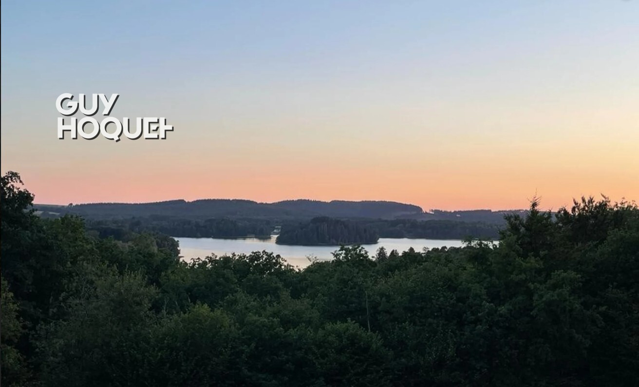 Maison de plain-pied avec piscine, jacuzzi et vue exceptionnelle sur le Lac des Settons