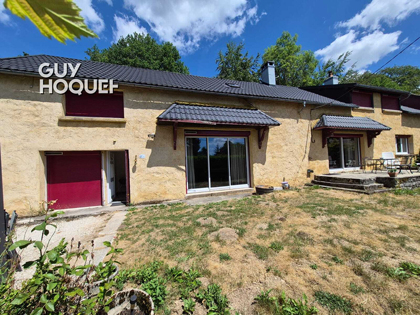 À seulement 2 minutes du Lac des Settons ? Belle maison en pierre rénovée de 201 m² avec terrain et dépendances