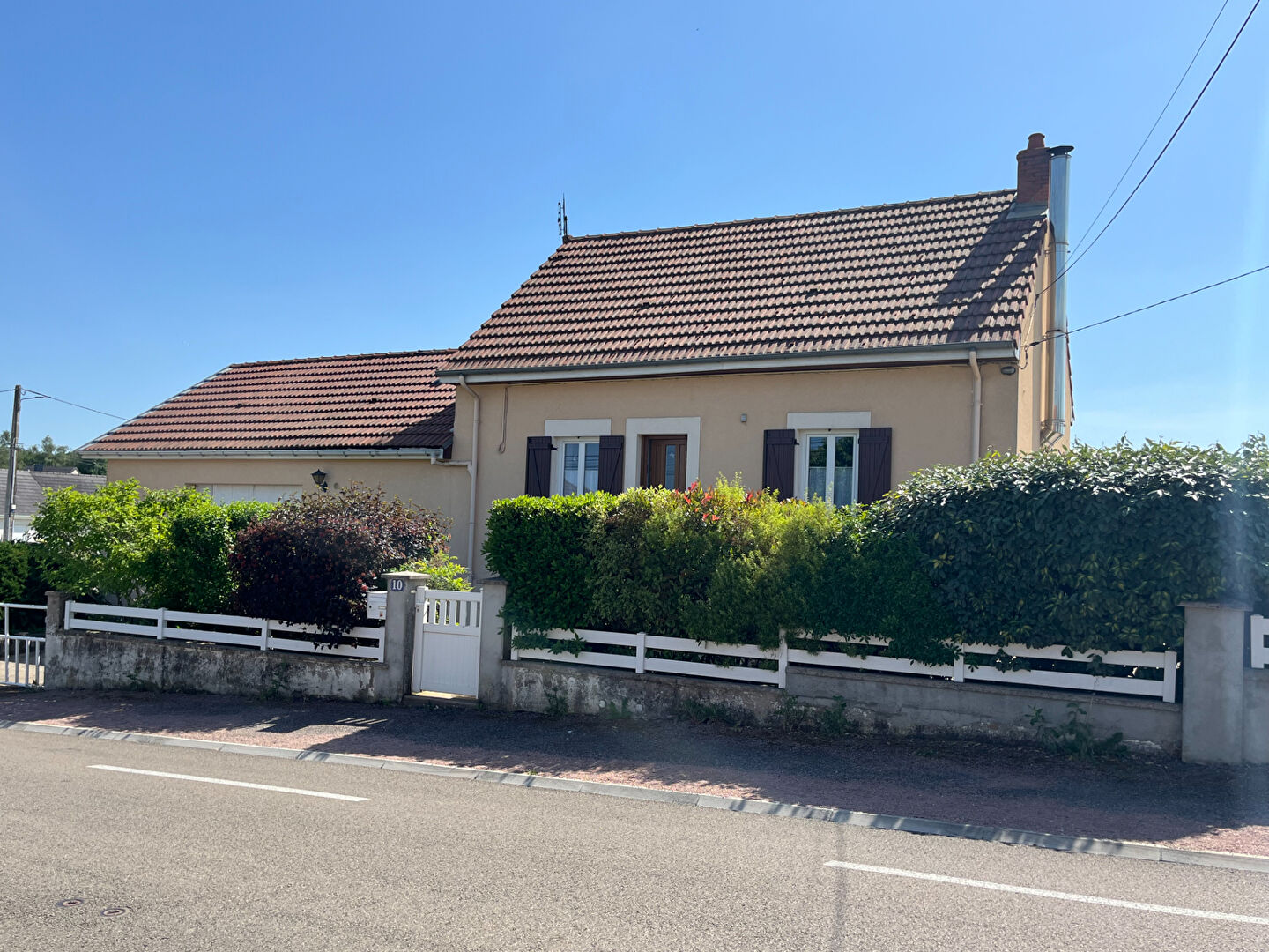 MAISON 95 m2 - BEAU JARDIN PAYSAGE ET ARBORE