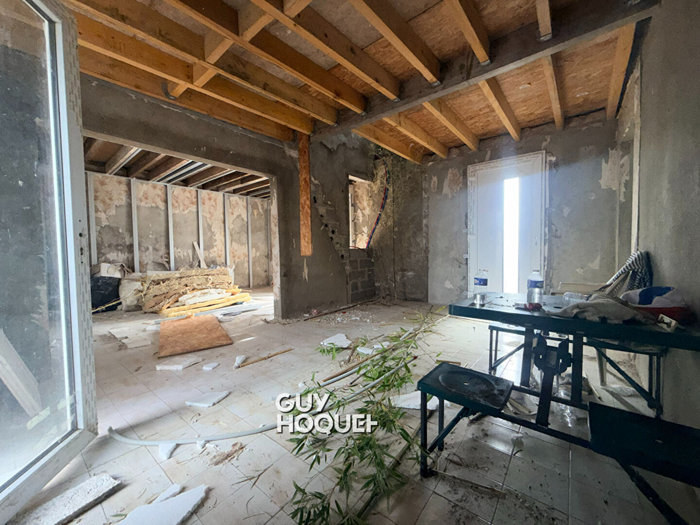 MAISON À FORT POTENTIEL AVEC GRAND TERRAIN À POUILLOUX !!!